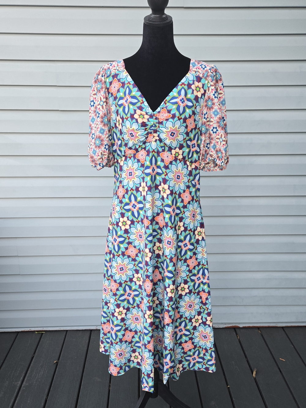 Donna Morgan Retro Floral Tile Print V-neck Midi Dress - Size 12 Mod 70s Vibe